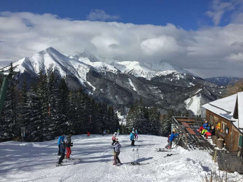 Blick vom Skigebiet Hohentauern auf den Bösenstein