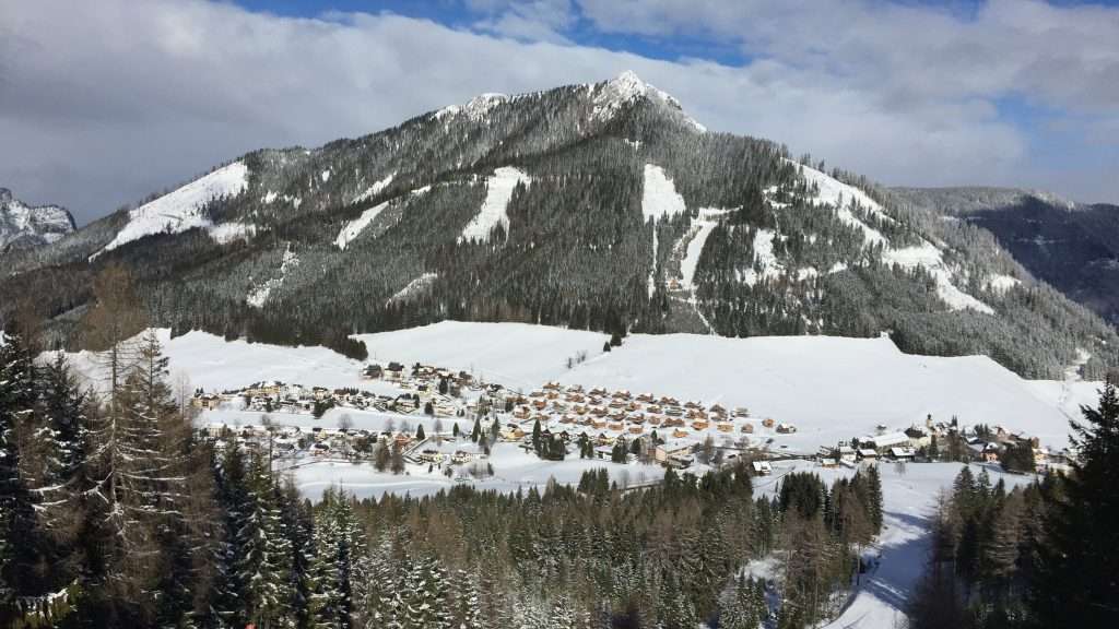 Almdorf Hohentauern mit Triebenstein im Winter